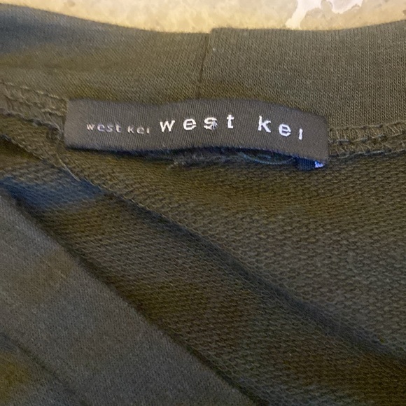 Top - Picture 3 of 4